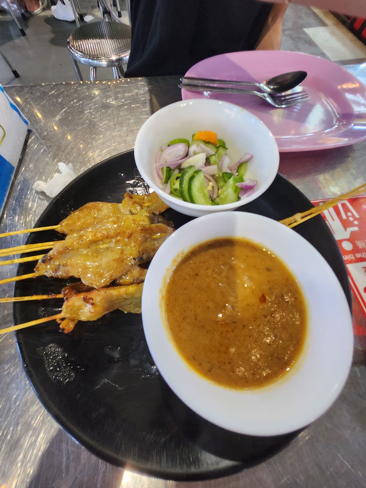 熟食區現烤肉串與烤物