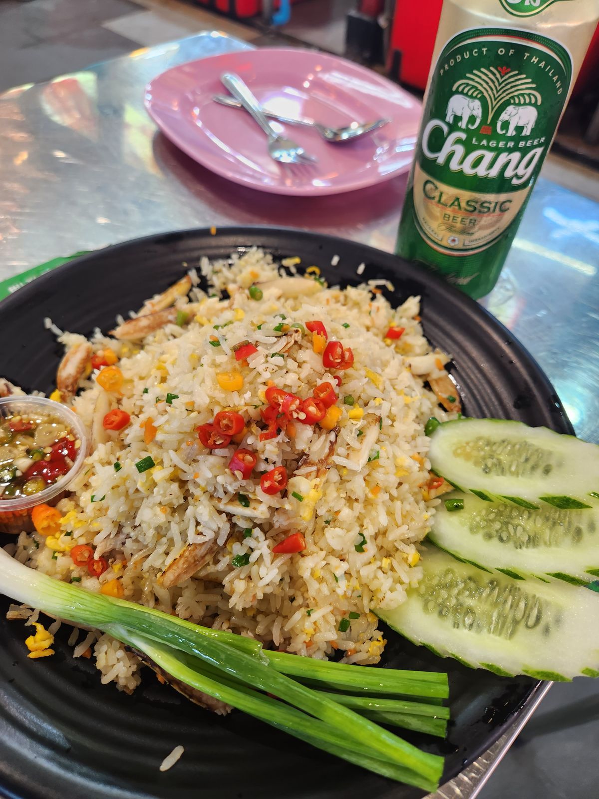吞武里市場用餐區的蟹肉炒飯