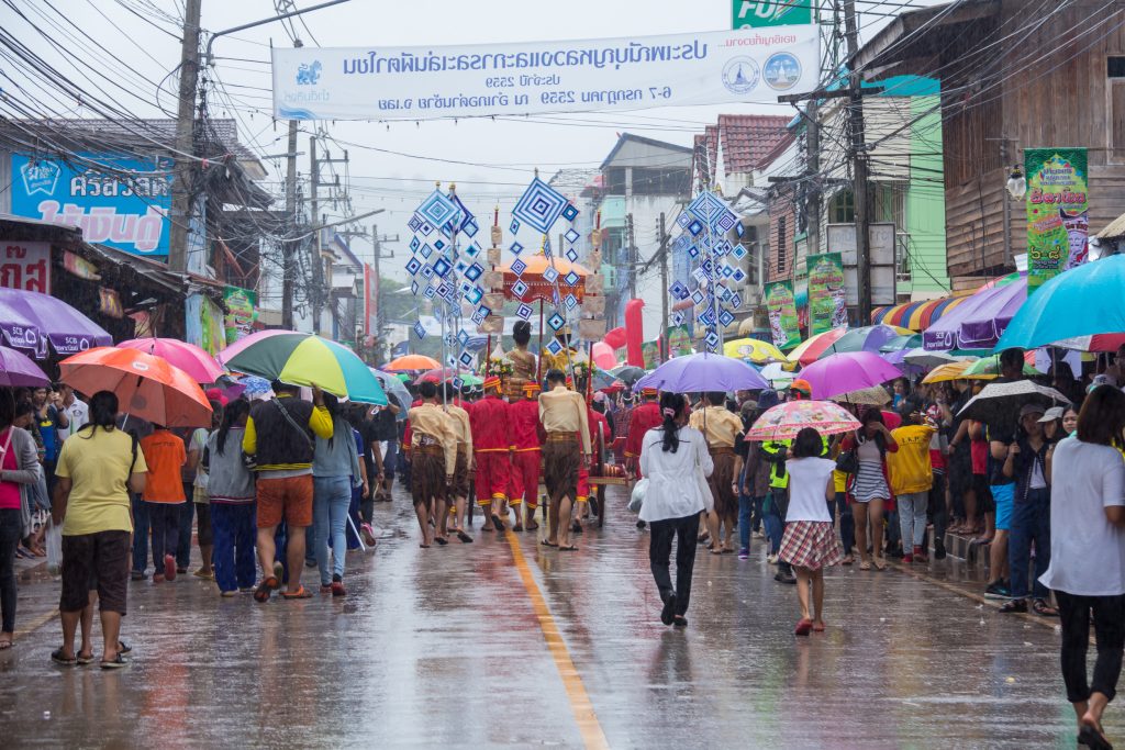2025泰國雨季旅遊全攻略 | 6-10月還能玩嗎？雨季優缺點+出行建議一次看！