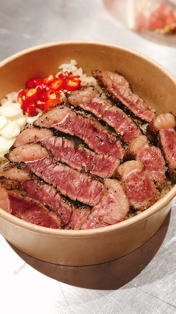 NEUA.NEUR.BKK 招牌泰北牛肉飯特寫