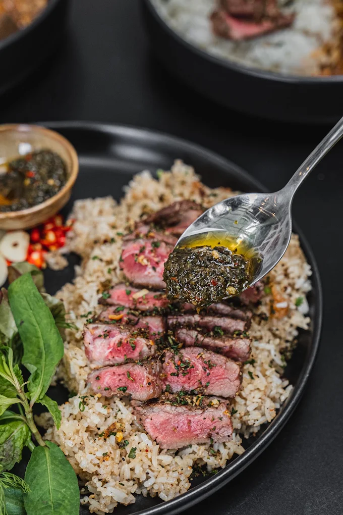 曼谷 NEUA.NEUR.BKK 泰北牛肉飯專賣店內文首圖