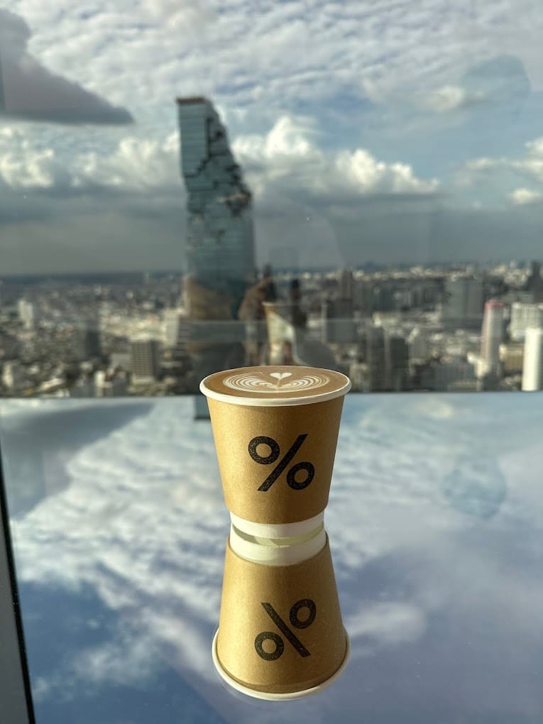 曼谷｜全球最高的 % Arabica 咖啡店，享受頂級咖啡和無敵視野！