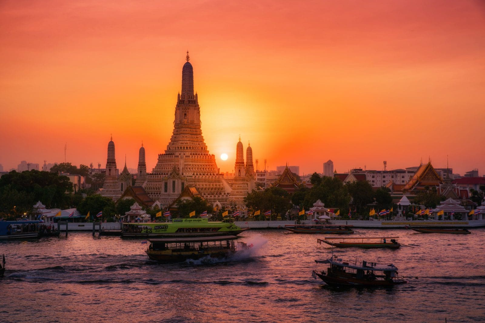 2026曼谷夕陽夜景推薦|湄南河、鄭王廟與高空酒吧攻略