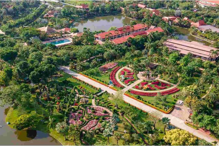 【清邁親子景點推薦】Horizon Village 地平線莊園飯店｜自然系度假天堂：單車漫遊植物園、餵小動物、穿泰服拍蘭納美照！