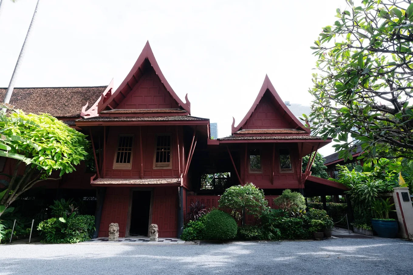 曼谷吉姆湯普森故居的傳統泰式木造建築與庭園