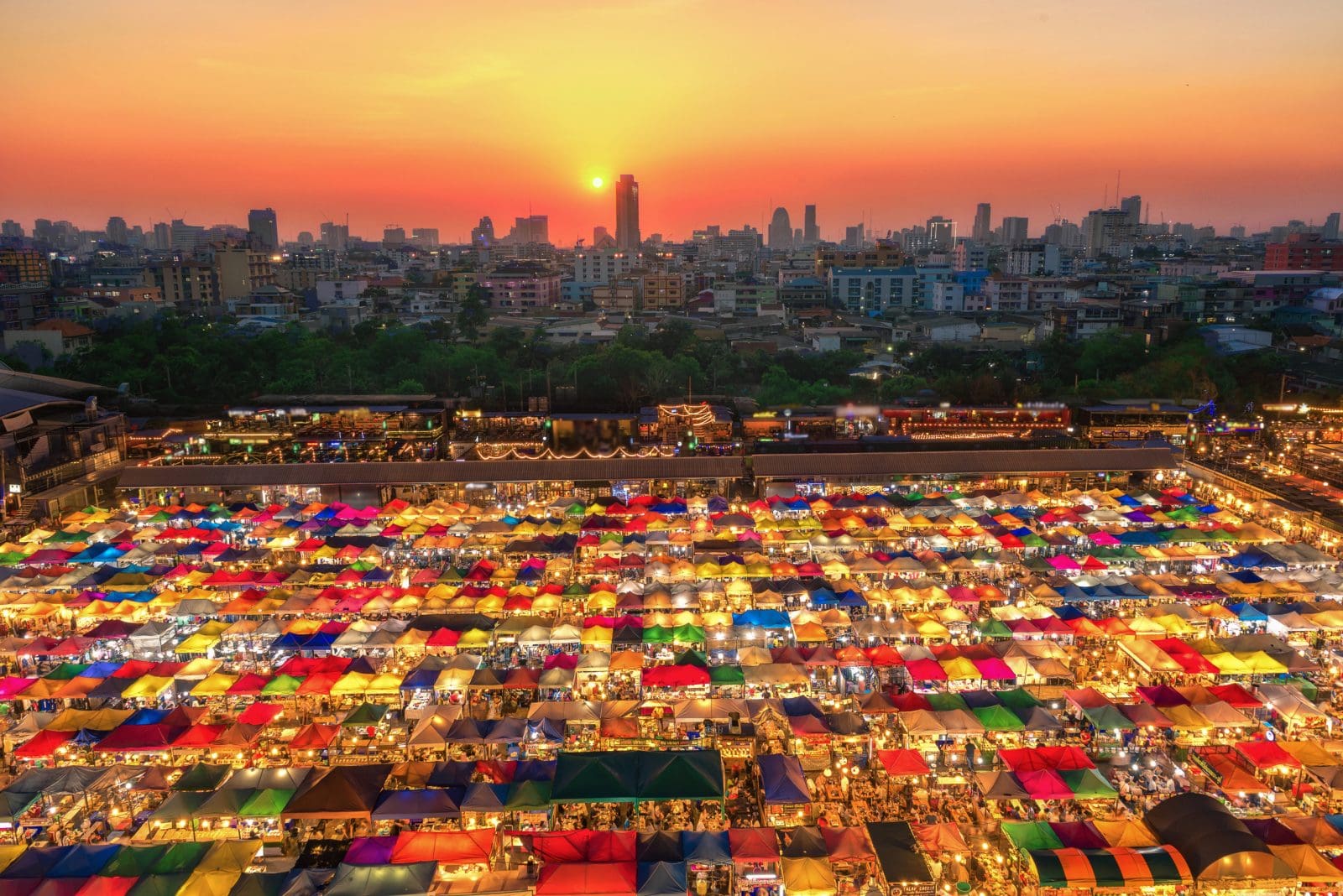 2026 曼谷十大夜市攻略|一網打盡,吃喝玩樂一次搞定!