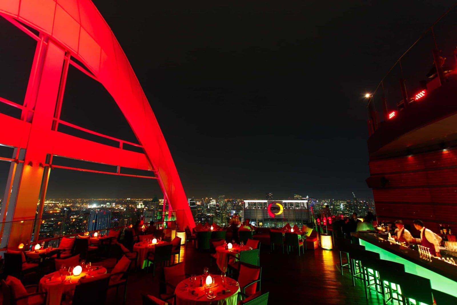 曼谷 Centara Grand Red Sky Bar 倒 V 拱門與市中心夜景