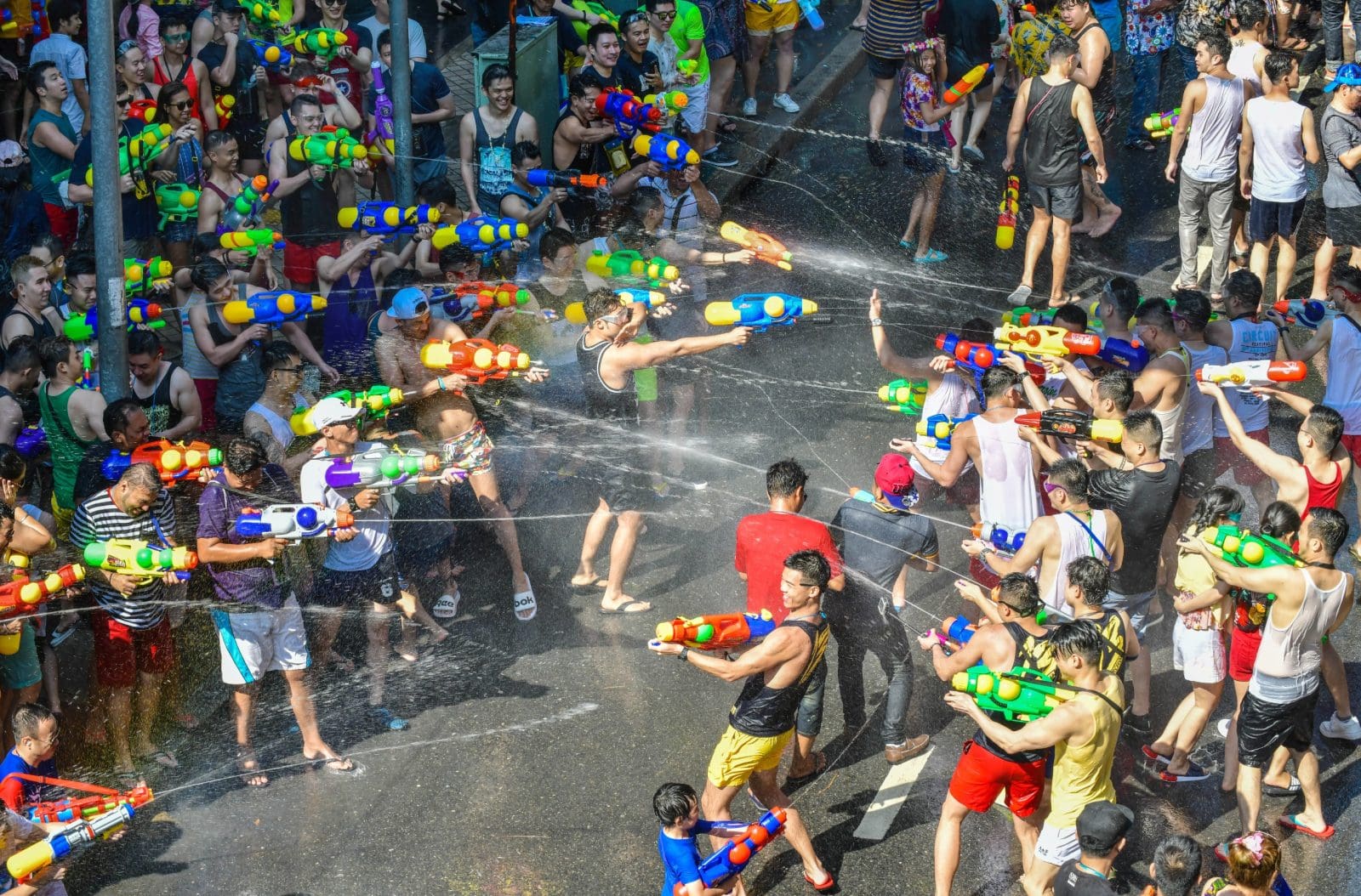 2025年曼谷潑水節：考山路與席隆路的精彩活動指南