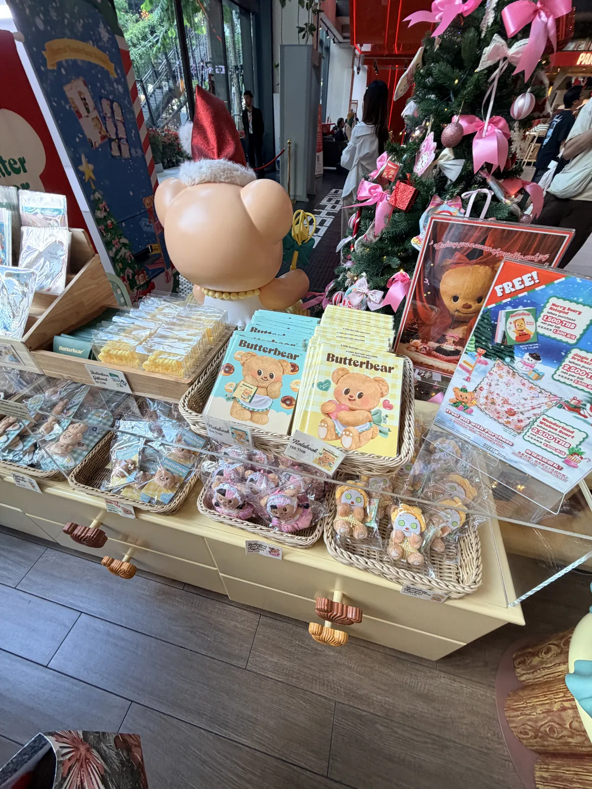 Butterbear 聖誕節主題禮盒與奶油小熊周邊展示
