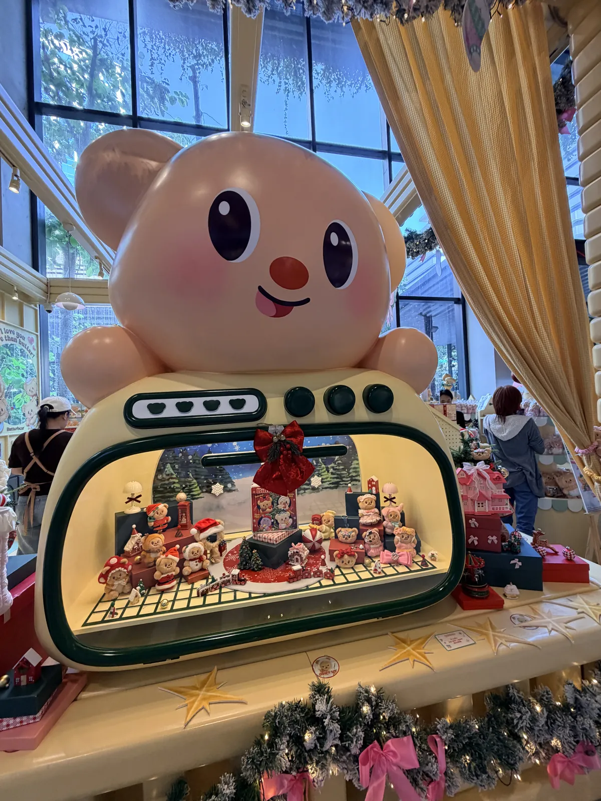 Butterbear 奶油小熊造型展示台與周邊商品