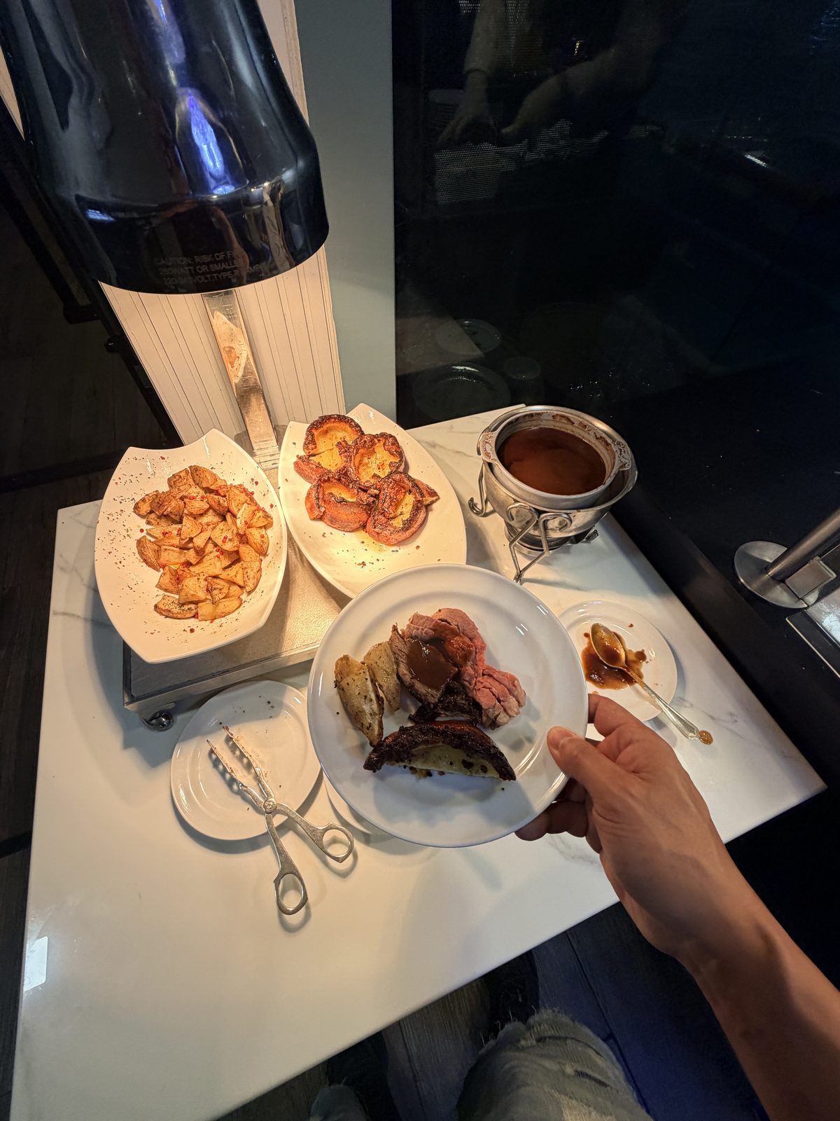 地平線號遊船晚餐現切Slow-roasted慢烤牛排雕刻檯