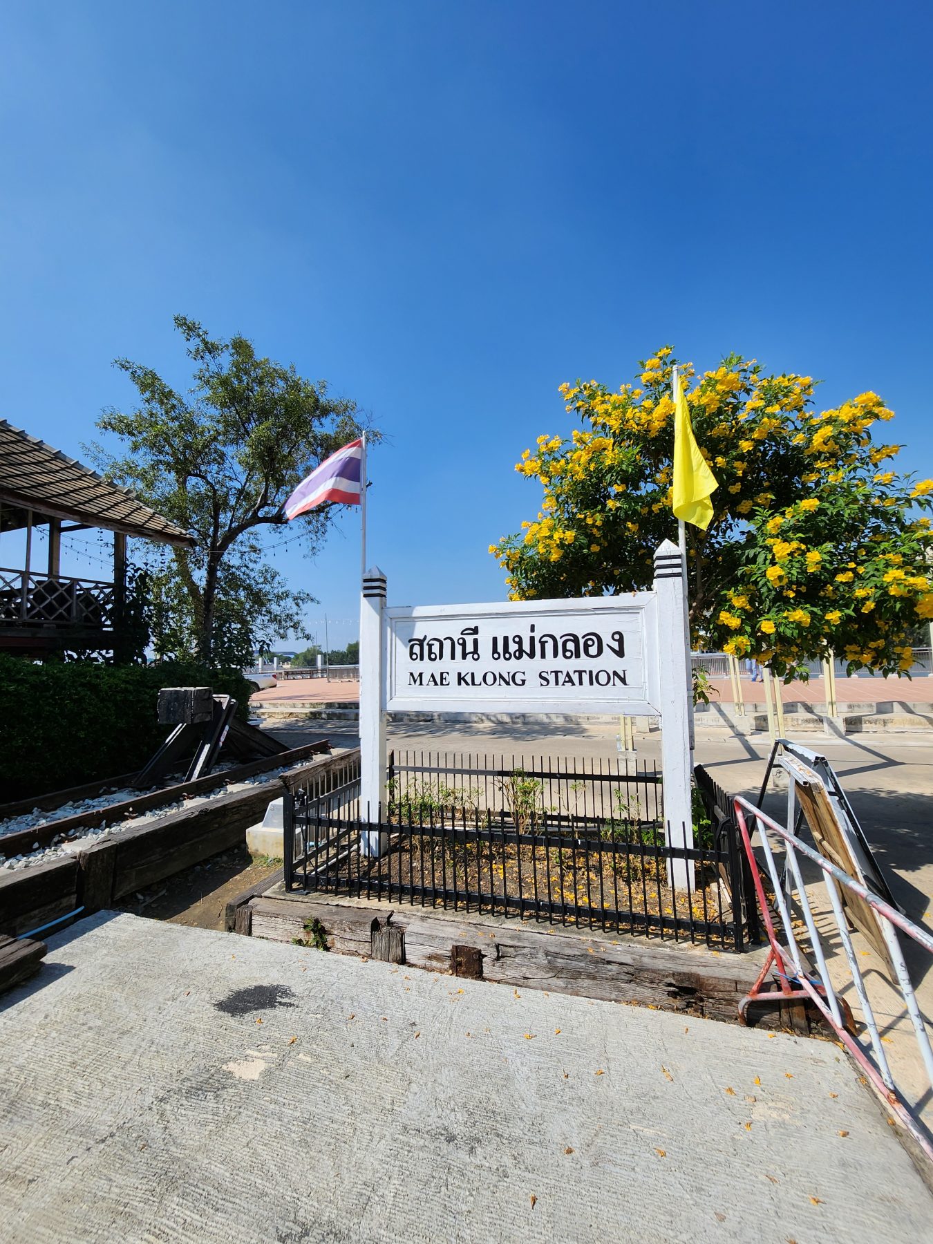 泰國美功火車站 Mae Klong Station 月台入口招牌