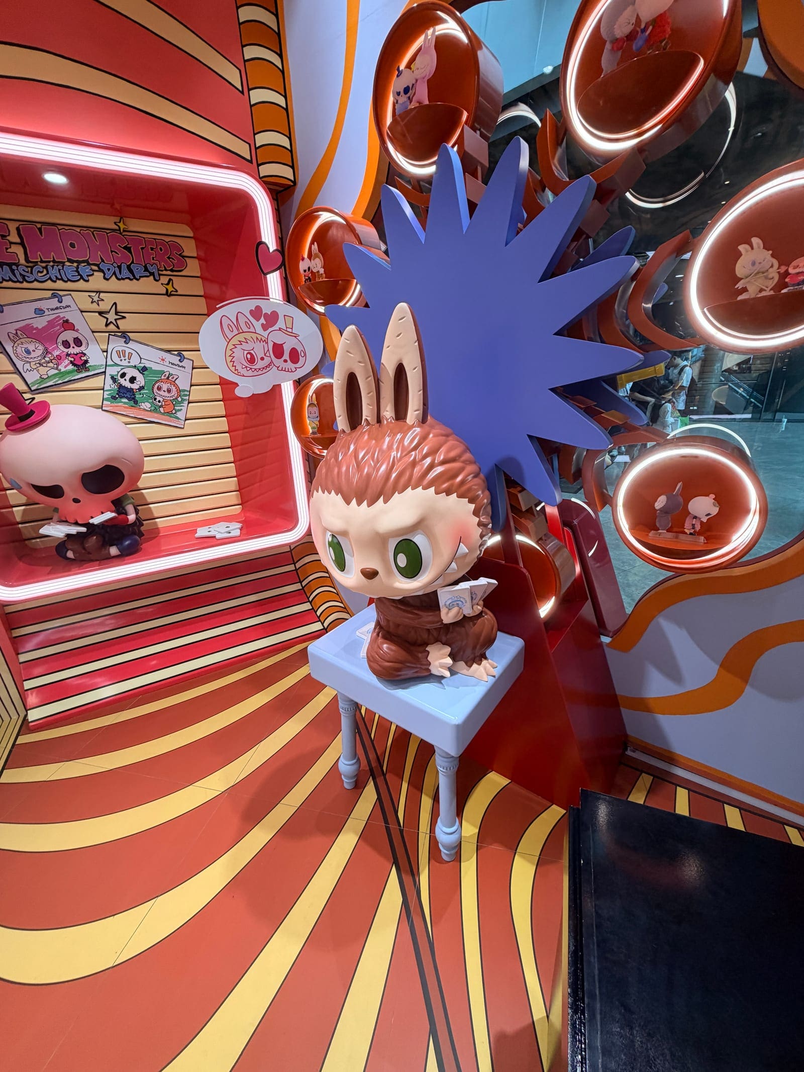 POP MART ICONSIAM Labubu 角色拍照區