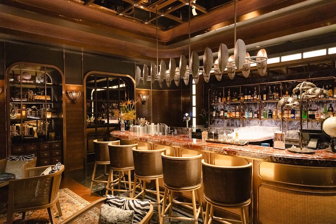 曼谷 Rogues Bar 實拍|素坤逸洲際酒店復古調酒吧、爵士演出與交通