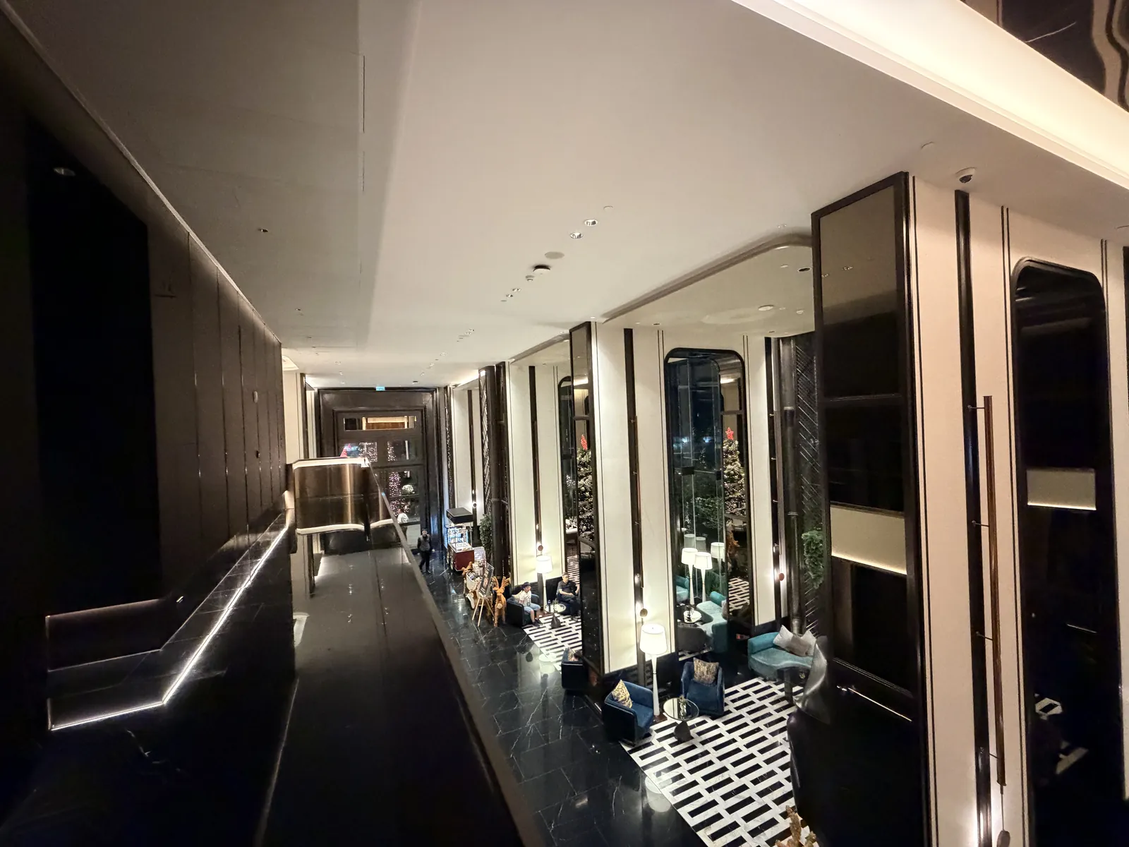 導遊實拍曼谷素坤逸洲際酒店前往 Rogues Bar 的入口動線