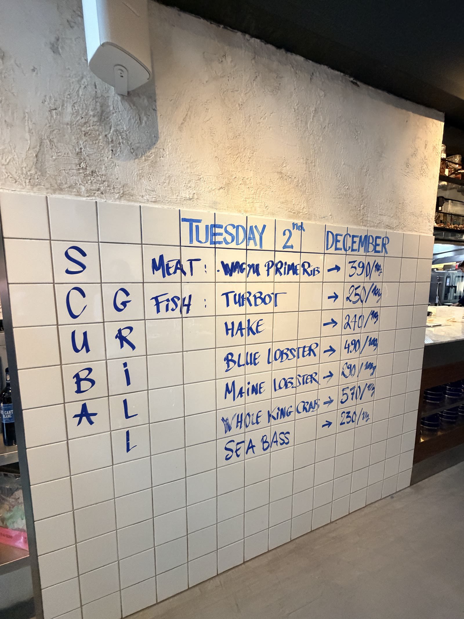 Scuba BKK 當日肉類與海鮮重量計價板