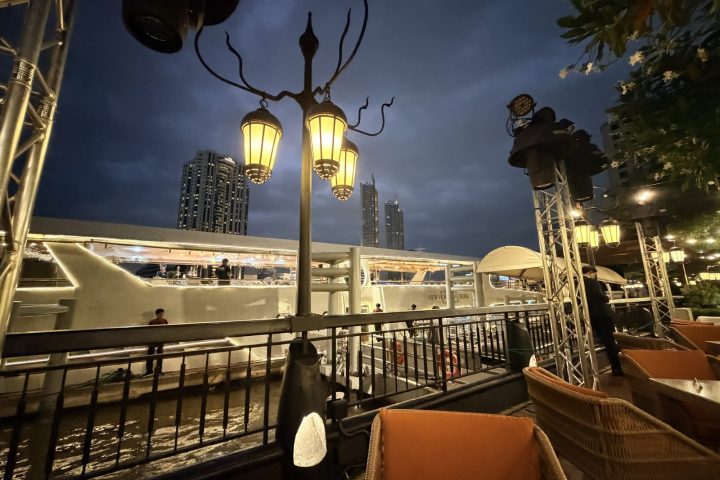 曼谷湄南河奢華晚餐秀!香格里拉地平線號遊船晚餐Horizon Cruise攻略:NEXT2碼頭登船、豪華自助海鮮與鄭王廟夜景