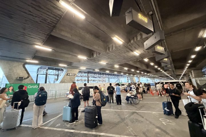 2026 曼谷素萬那普機場 Grab 搭車攻略：4 位數 PIN 快速配車上線，Gate 4 最新上車方式