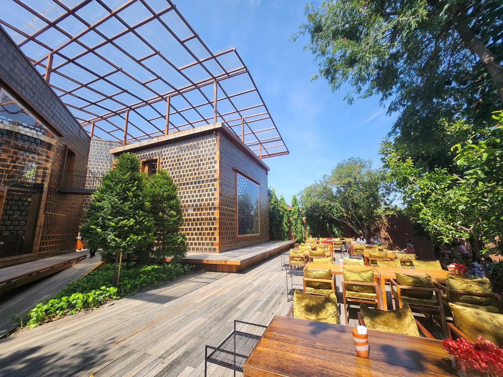 The Artisans Ayutthaya 河畔露台座位