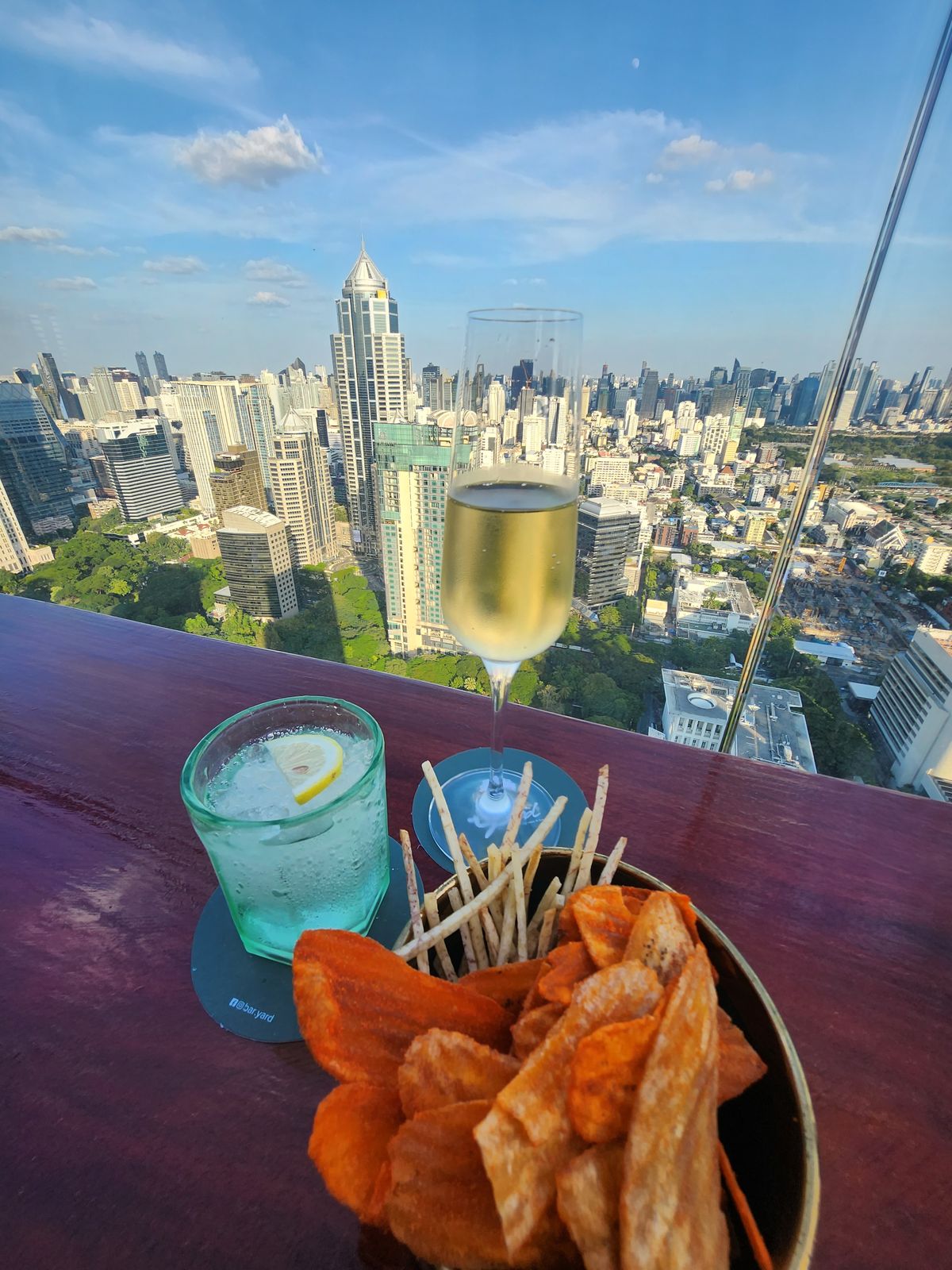 Bar.Yard 2023 年實拍分享小食與城市景觀