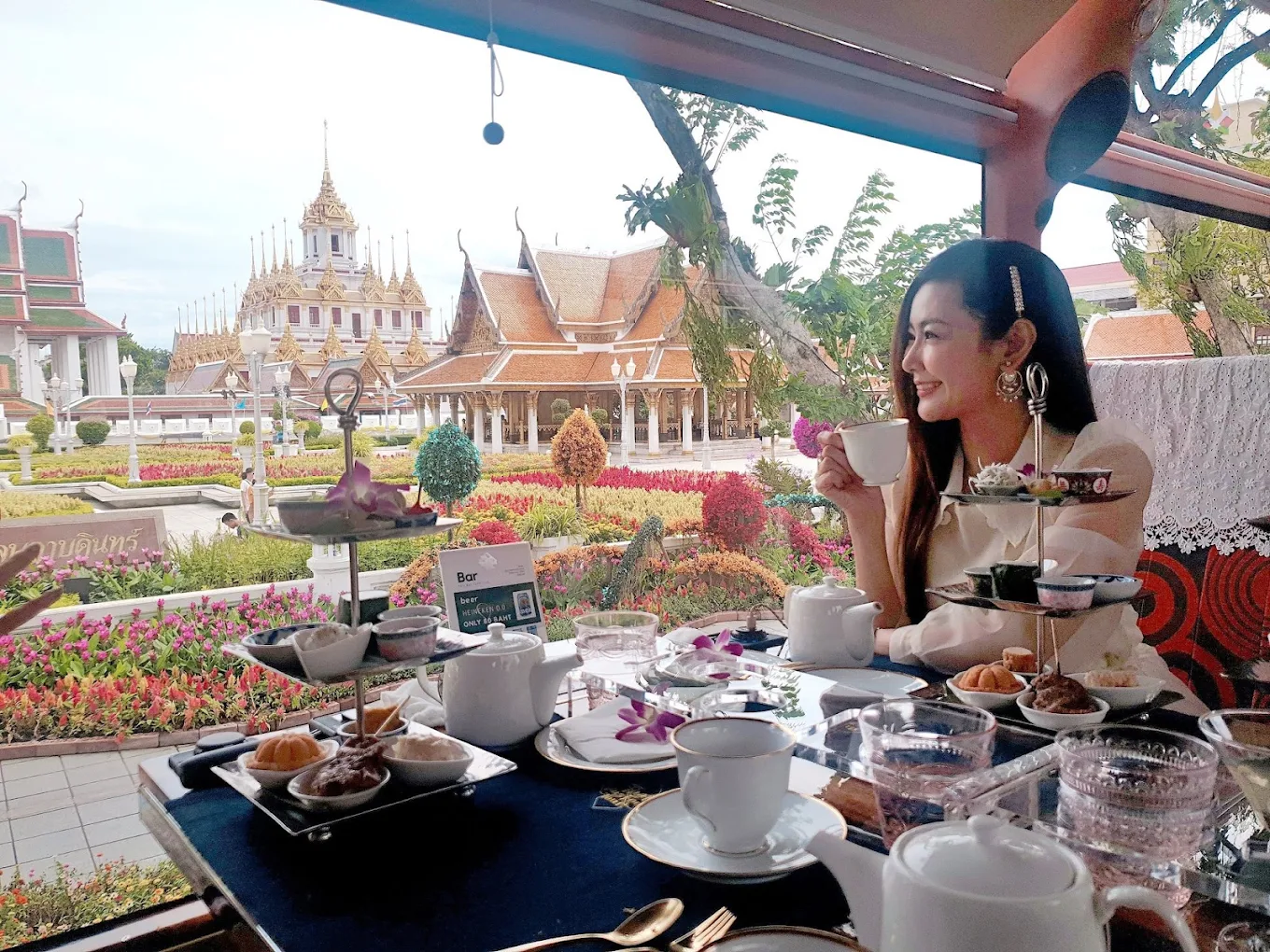 Thai Bus Food Tour 車上下午茶與曼谷寺廟景觀