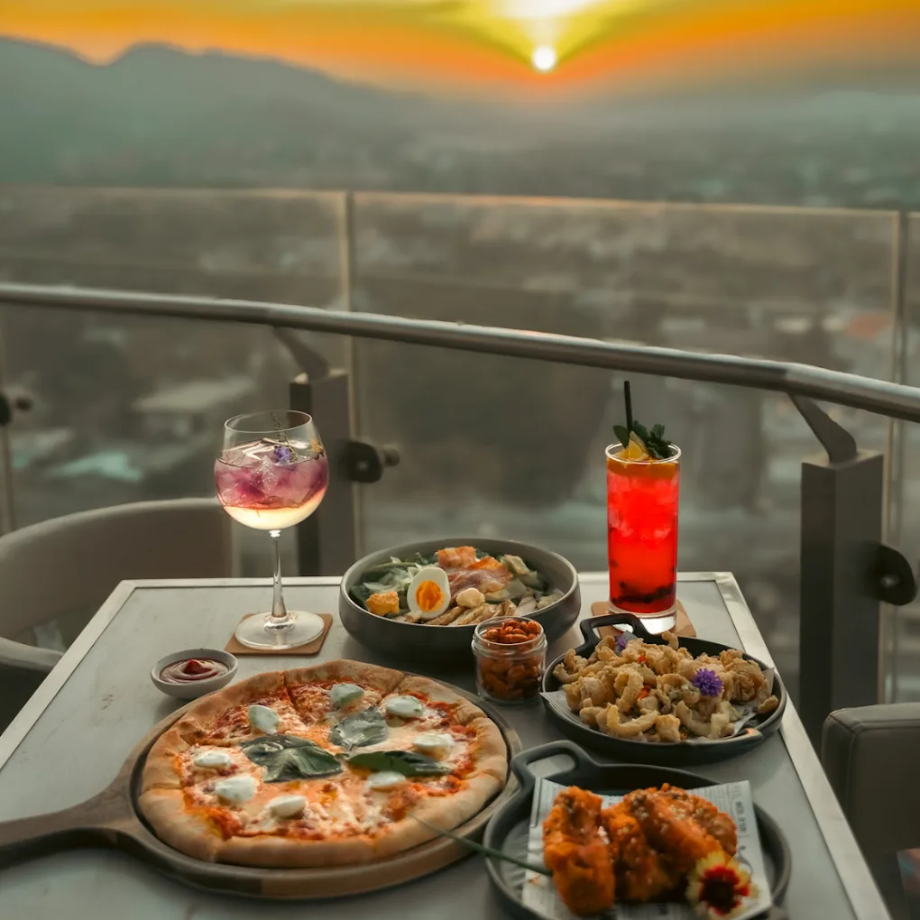 華欣 THE SKY 高空餐飲與夕陽