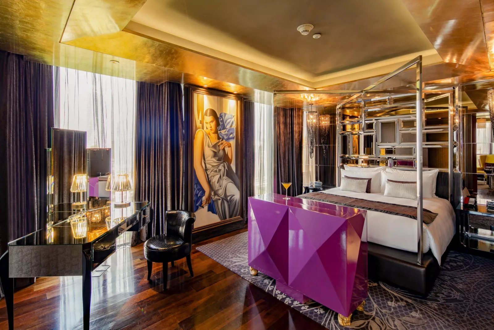 曼谷無線電路英迪格酒店 One Bedroom Suite 的華麗臥室