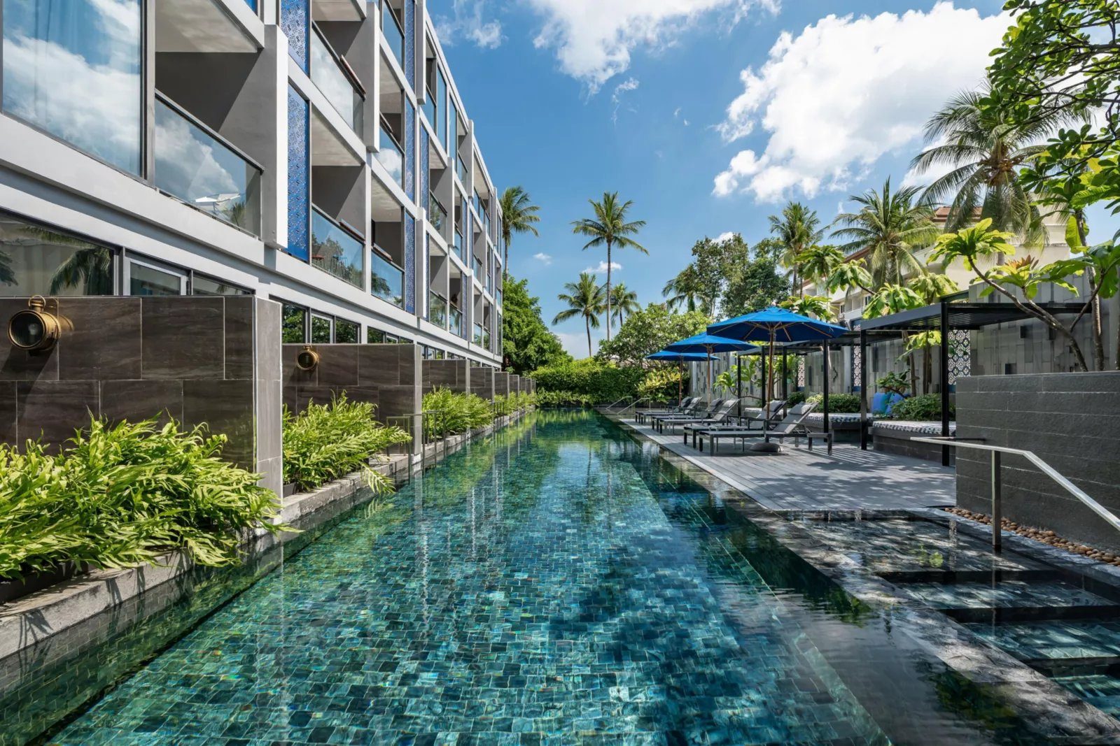 普吉島芭東英迪格酒店 Pool Access 房外的長泳池