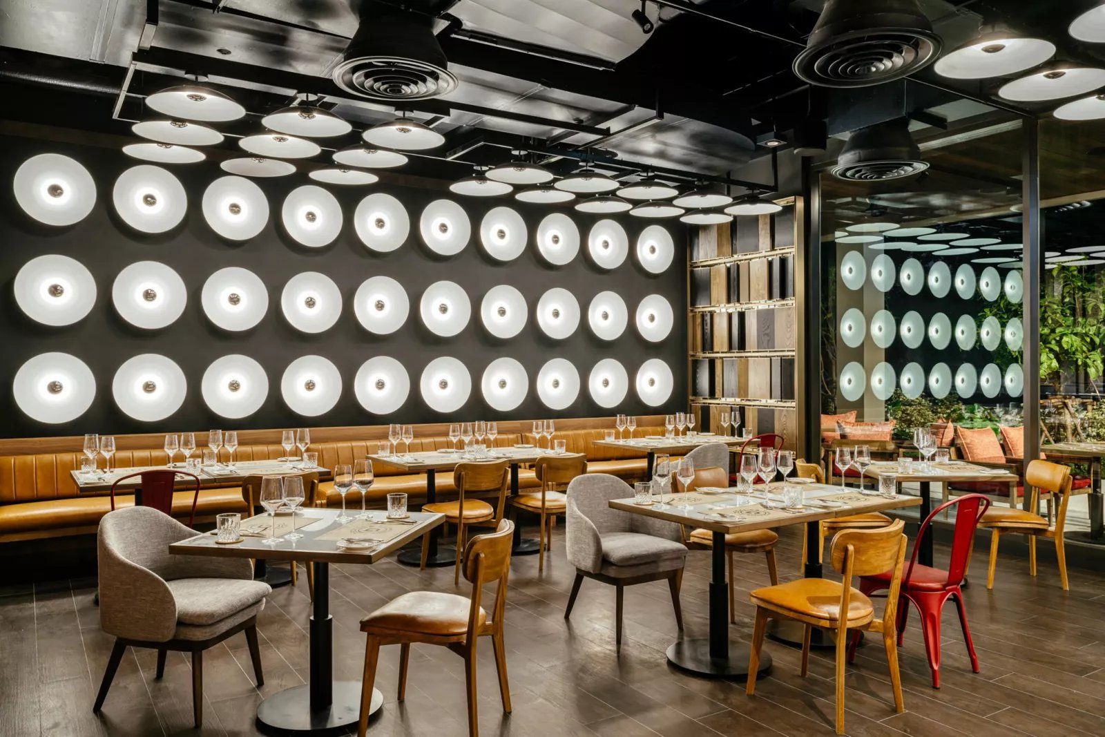 曼谷素拉旺 voco 酒店 Deckles Smokehouse 餐廳