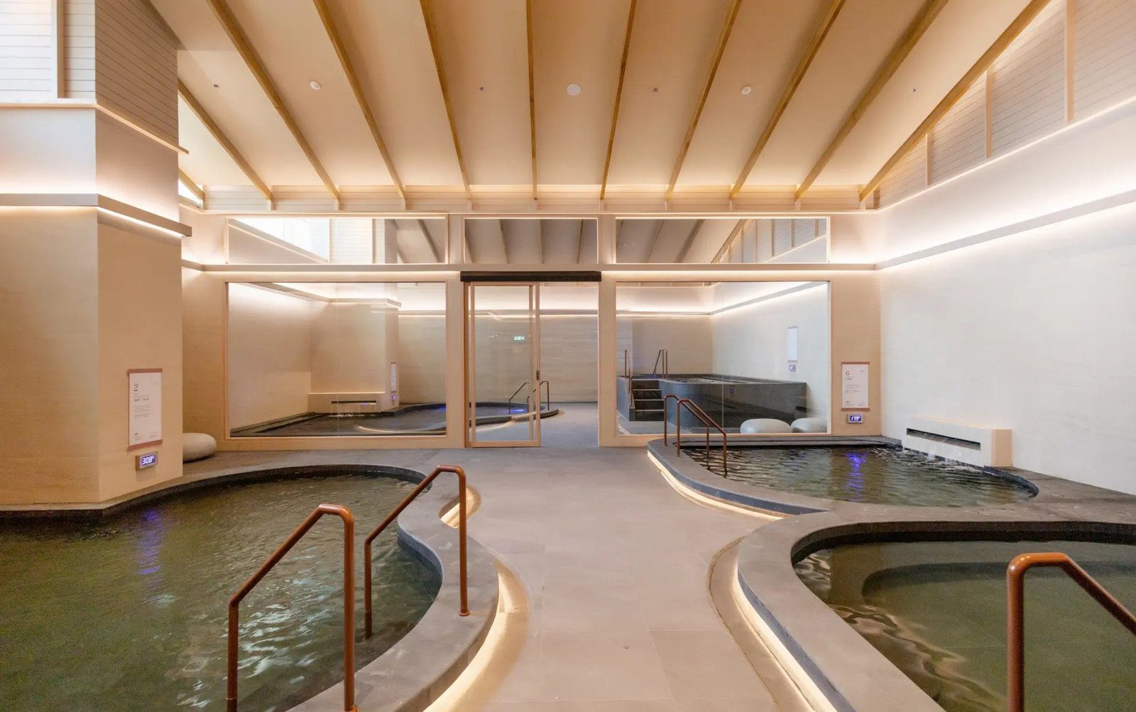 Let's Relax 溫泉水療池區（圖：Grande Centre Point Lumphini／官網）