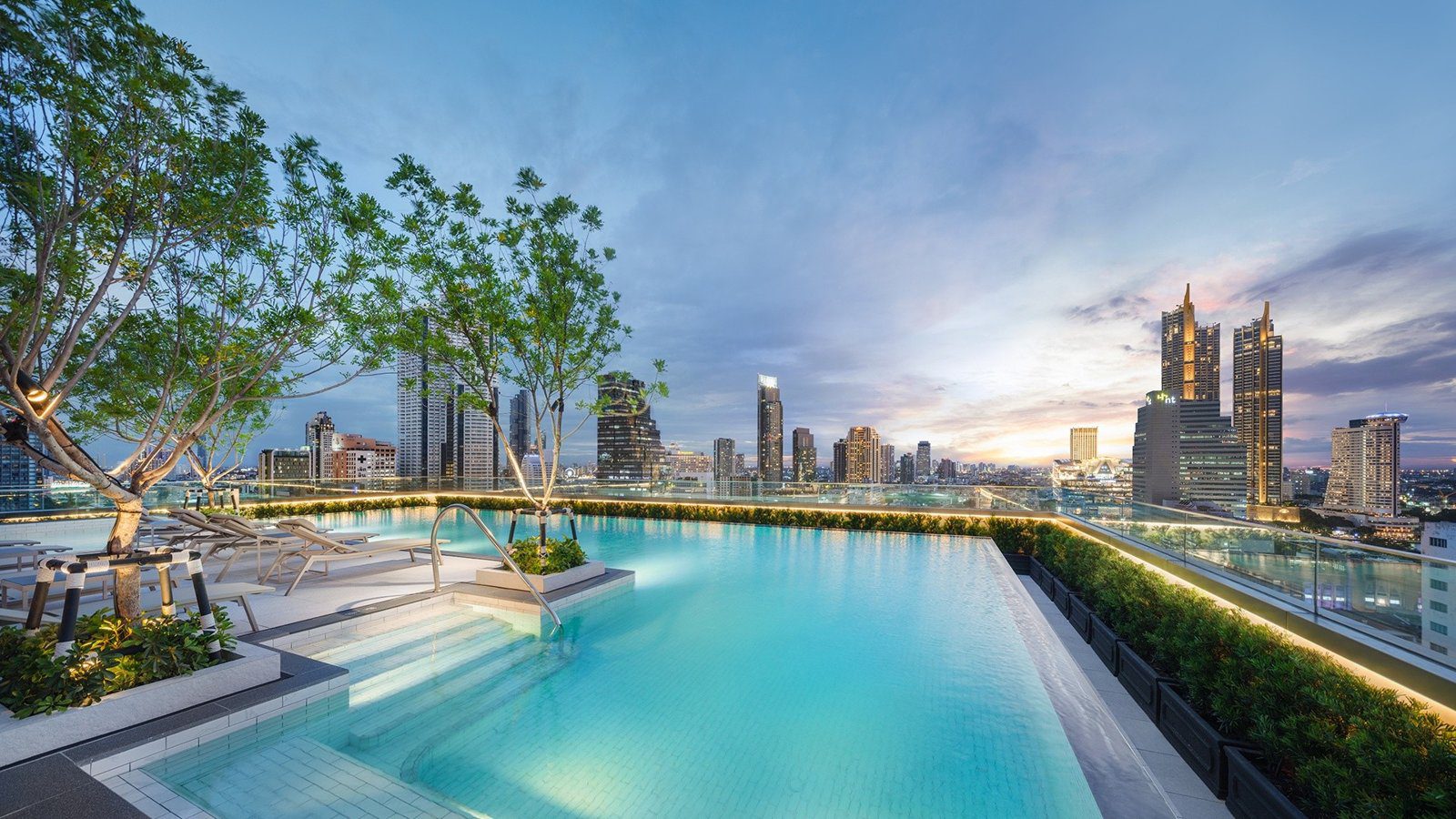 可看城市天際線的無邊際 Sky Pool（圖：Grande Centre Point Surawong／官網）