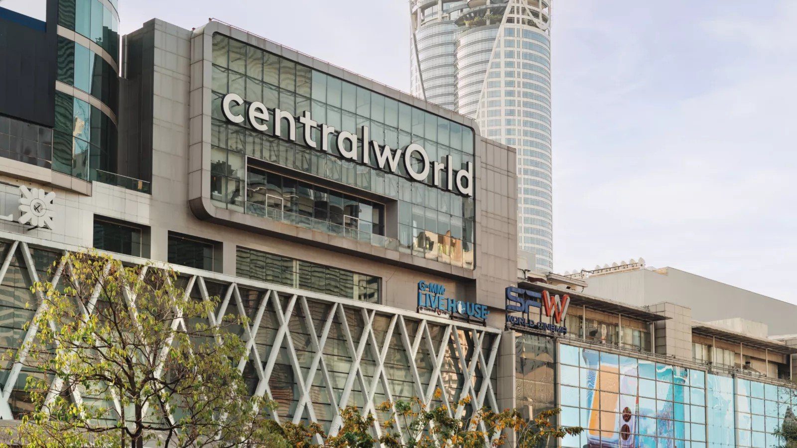 鄰近的 CentralWorld 購物中心外觀（圖：Holiday Inn Bangkok／官網）