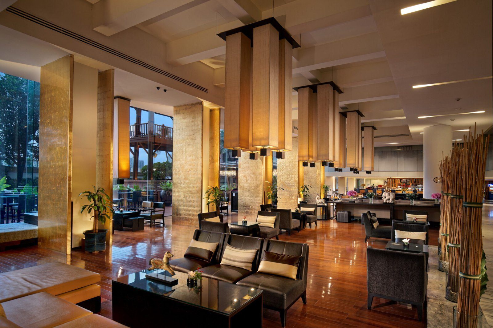 曼谷湄南河華美達廣場飯店，大廳休息空間