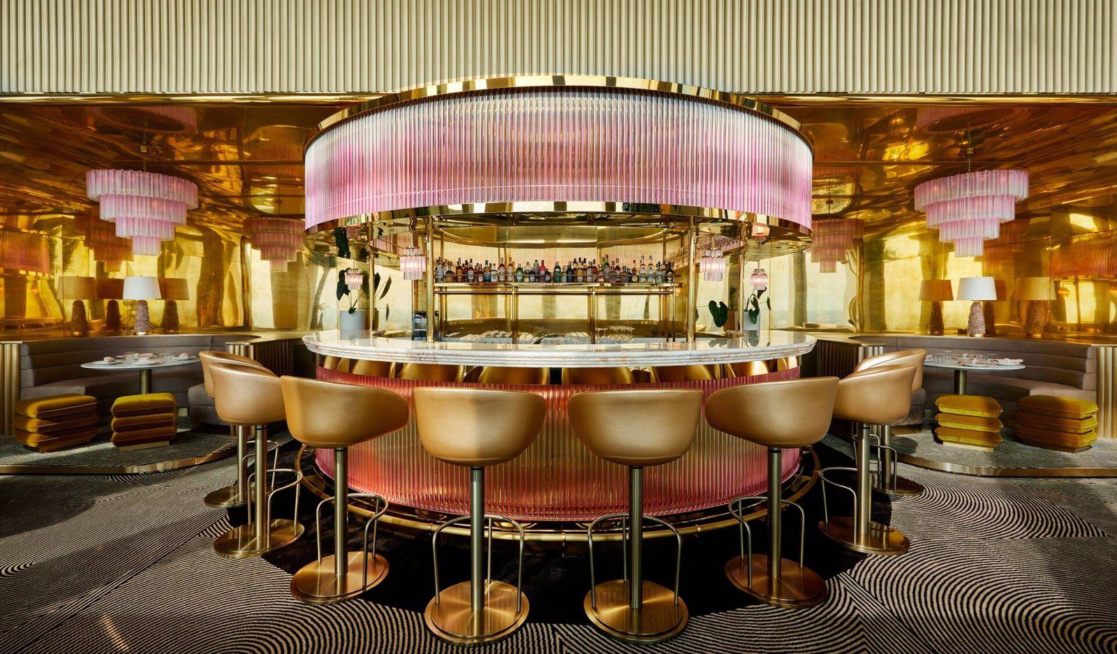 曼谷大京都大廈 The Standard 酒店，Ojo 餐飲空間