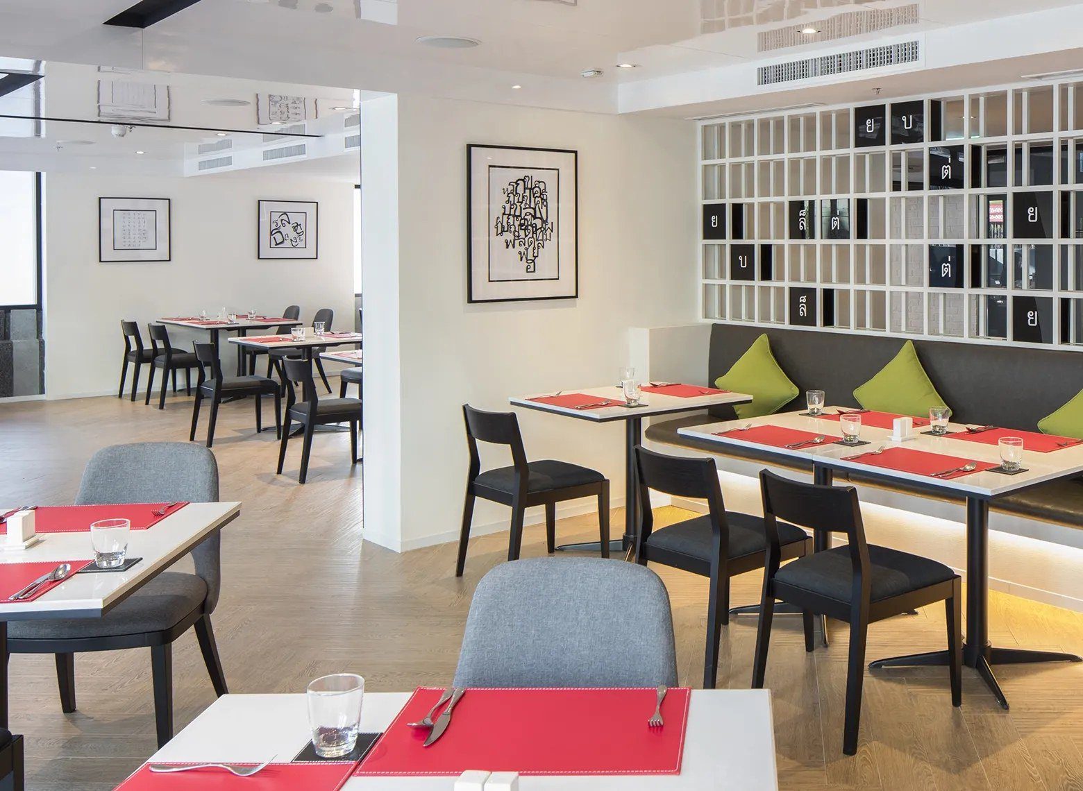 曼谷蘇坤逸 11 號 Travelodge 飯店，餐廳用餐空間