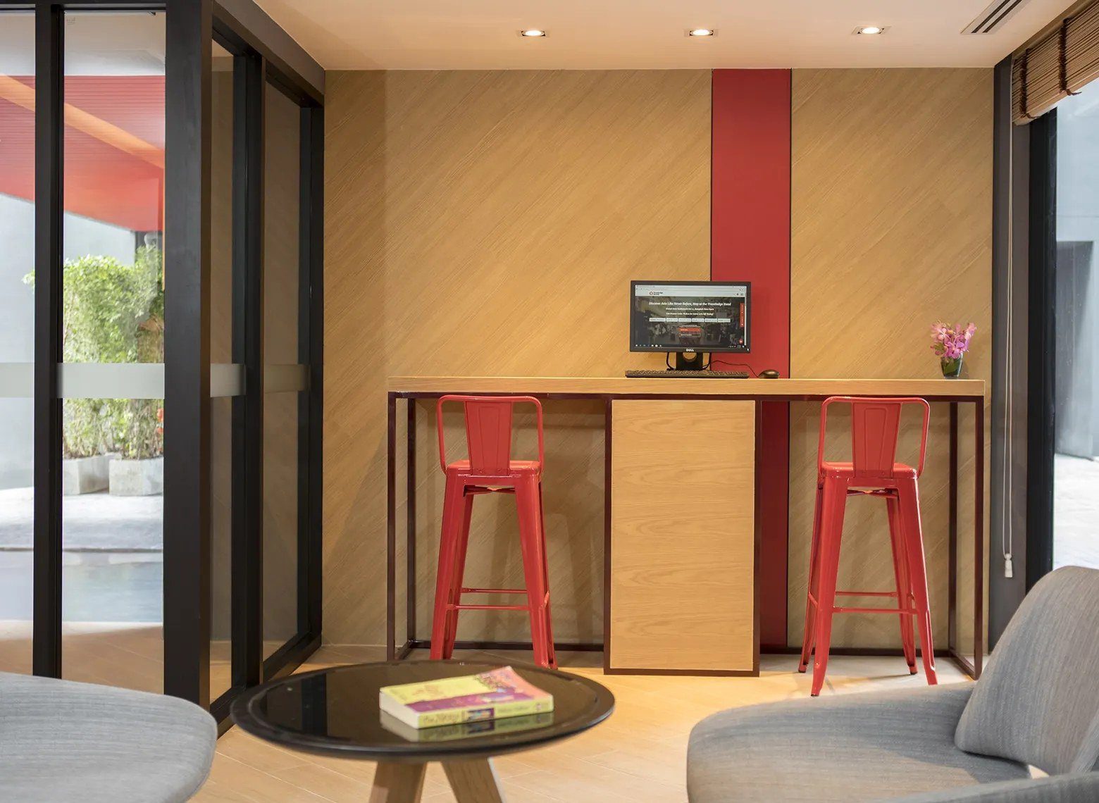 曼谷蘇坤逸 11 號 Travelodge 飯店，公共電腦與工作角落
